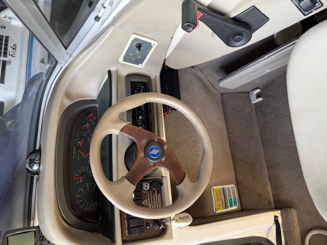 Four Winns 21 2000 Volvo 225 hp